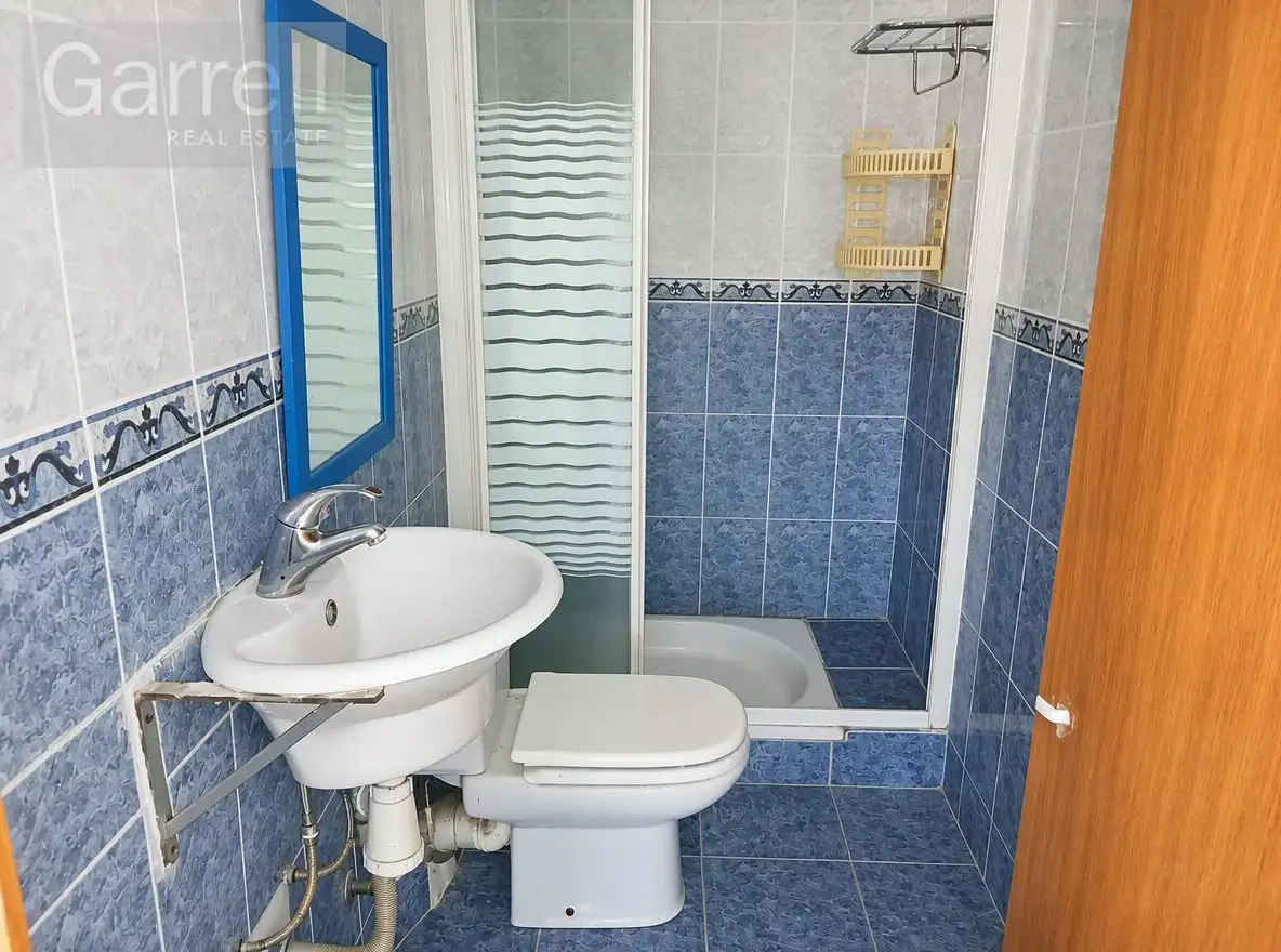 Bathroom of Flat for sale in El Vendrell