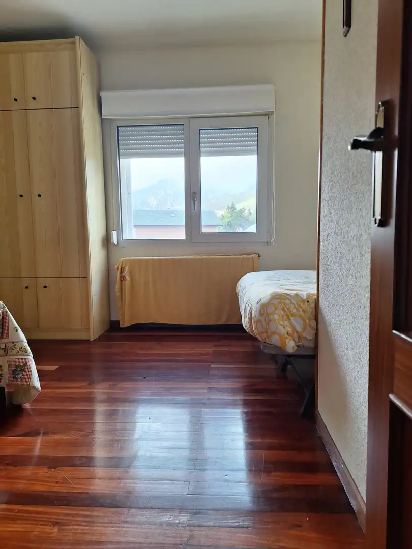 Dormitori de Casa adosada en venda en Hermandad de Campoo de Suso amb Jardí privat