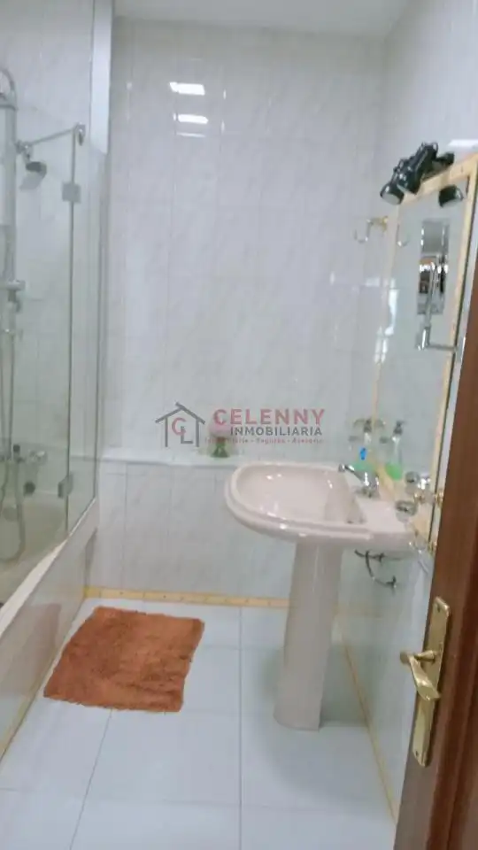 Baño de Casa o chalet en venta en San Cibrao das Viñas con Calefacción, Jardín privado y Terraza