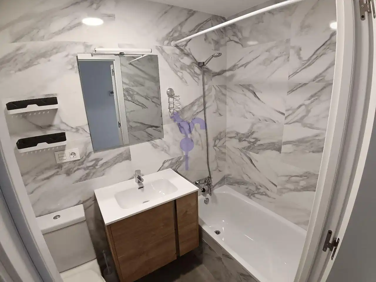 Bathroom of Flat for rent in León Capital   with Heating, Parquet flooring and Terrace