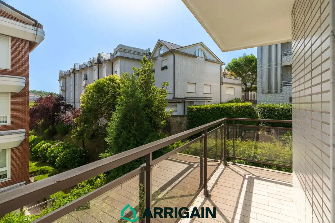 Jardín de Piso en venta en Donostia - San Sebastián  con Calefacción, Terraza y Trastero