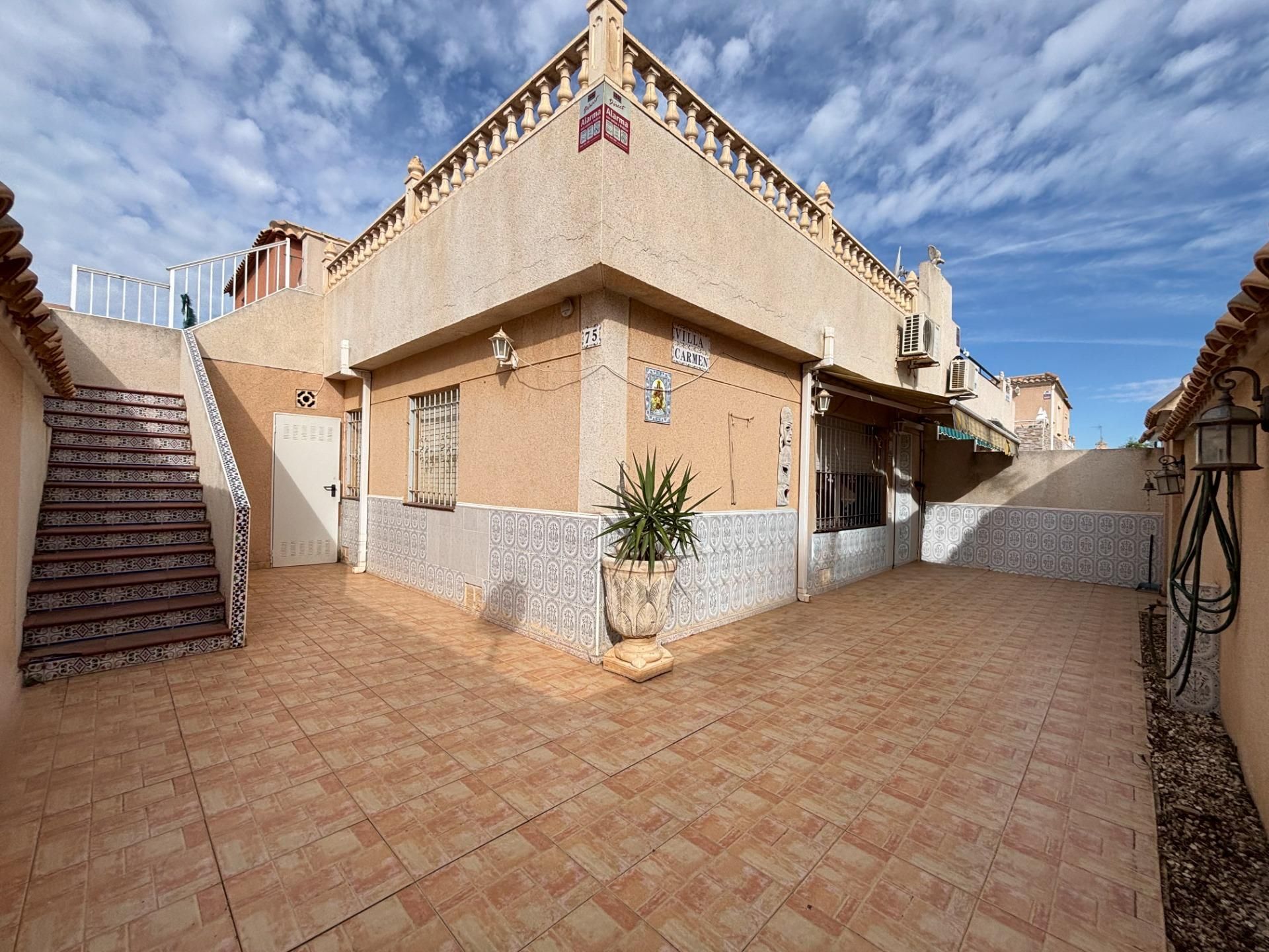 Exterior view of House or chalet for sale in Torrevieja  with Air Conditioner, Heating and Private garden