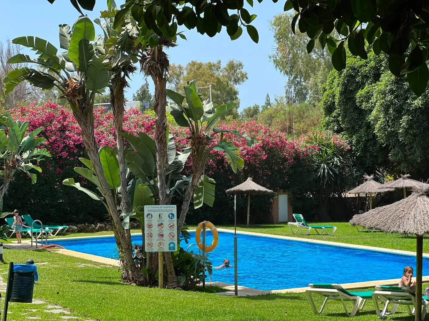 Piscina de Apartament de lloguer en Marbella amb Aire condicionat, Calefacció i Terrassa