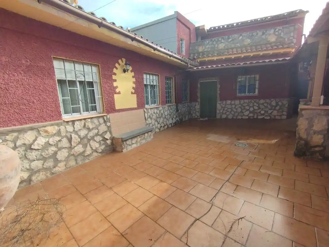 Außenansicht von Haus oder Chalet zum Verkauf in Gelsa mit Heizung, Privatgarten und Terrasse
