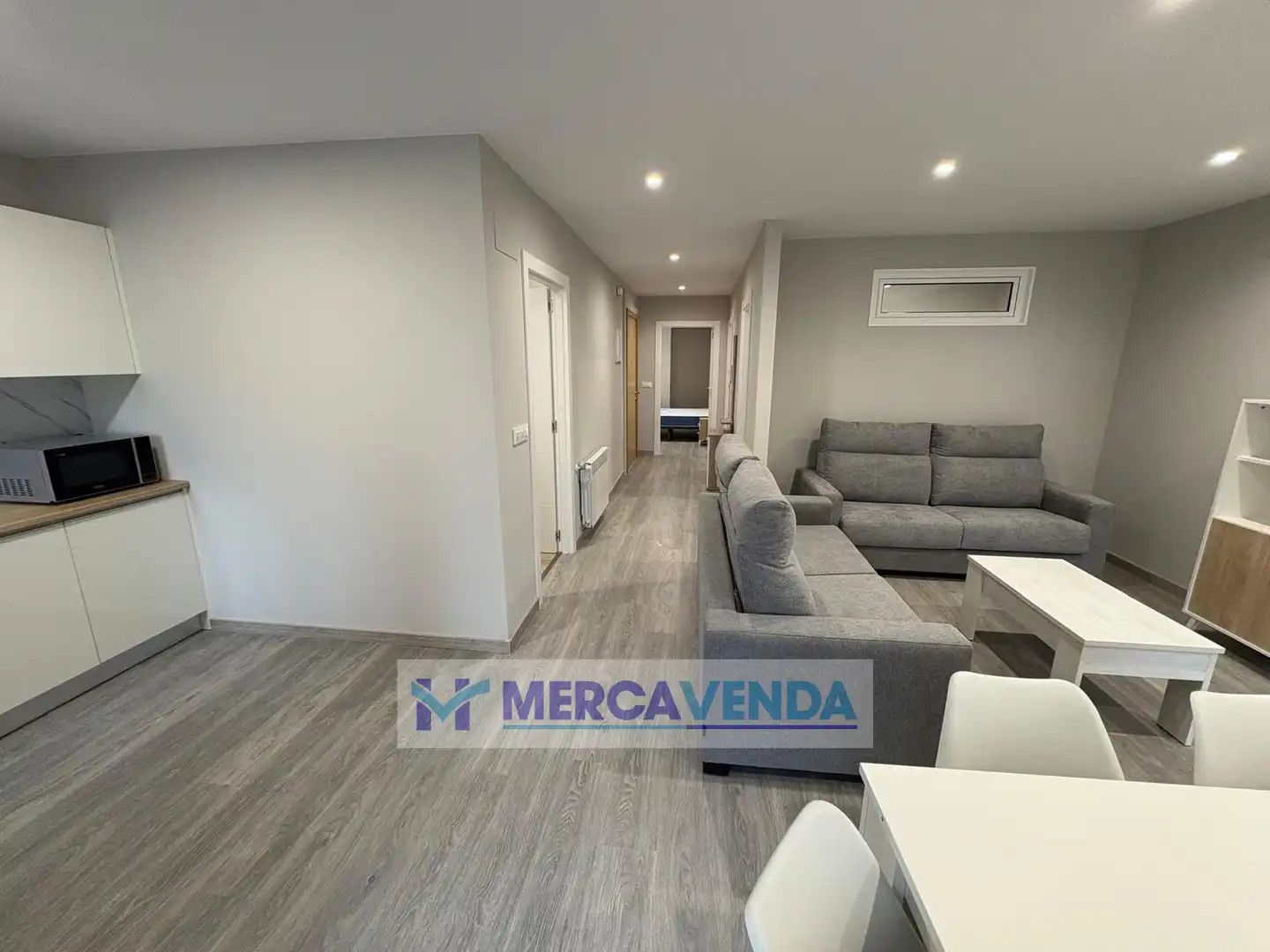 Sala d'estar de Pis en venda en Vigo  amb Calefacció, Traster i Moblat