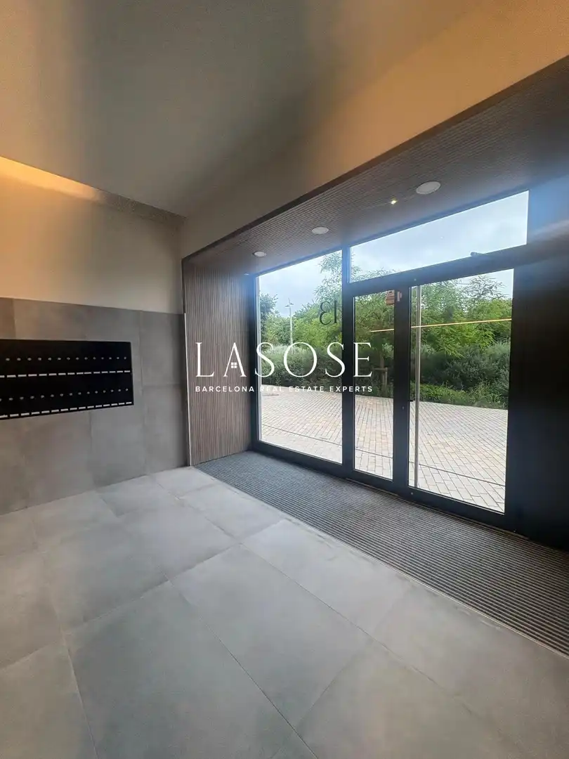 Piso de alquiler en Barcelona con Terraza y Piscina comunitaria