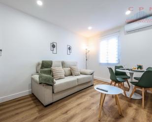 Living room of Flat to rent in  Madrid Capital  with Air Conditioner, Heating and Parquet flooring