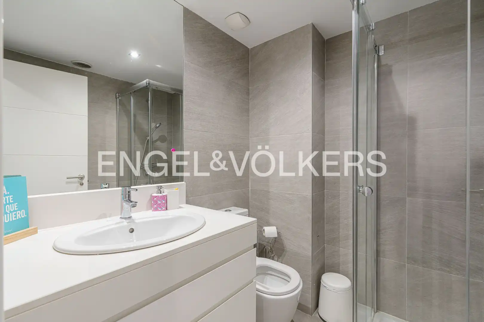 Baño de Casa adosada en venta en Pozuelo de Alarcón con Aire acondicionado, Calefacción y Jardín privado