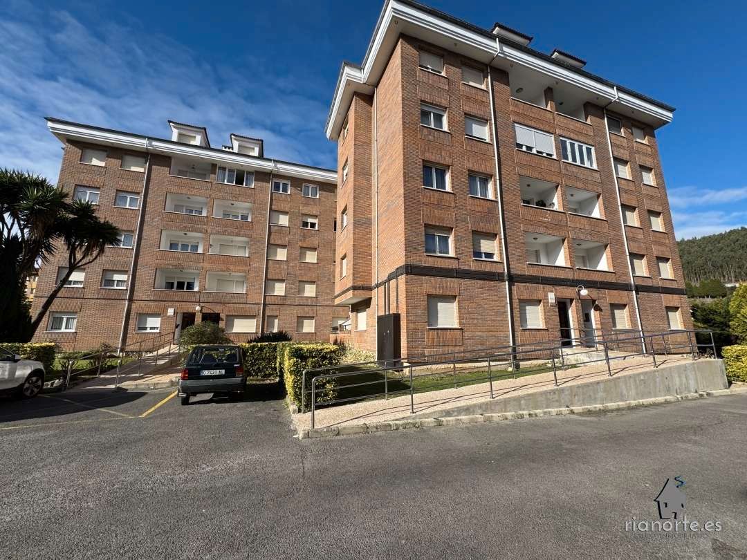 Vista exterior de Pis en venda en Ribadesella amb Calefacció i Traster