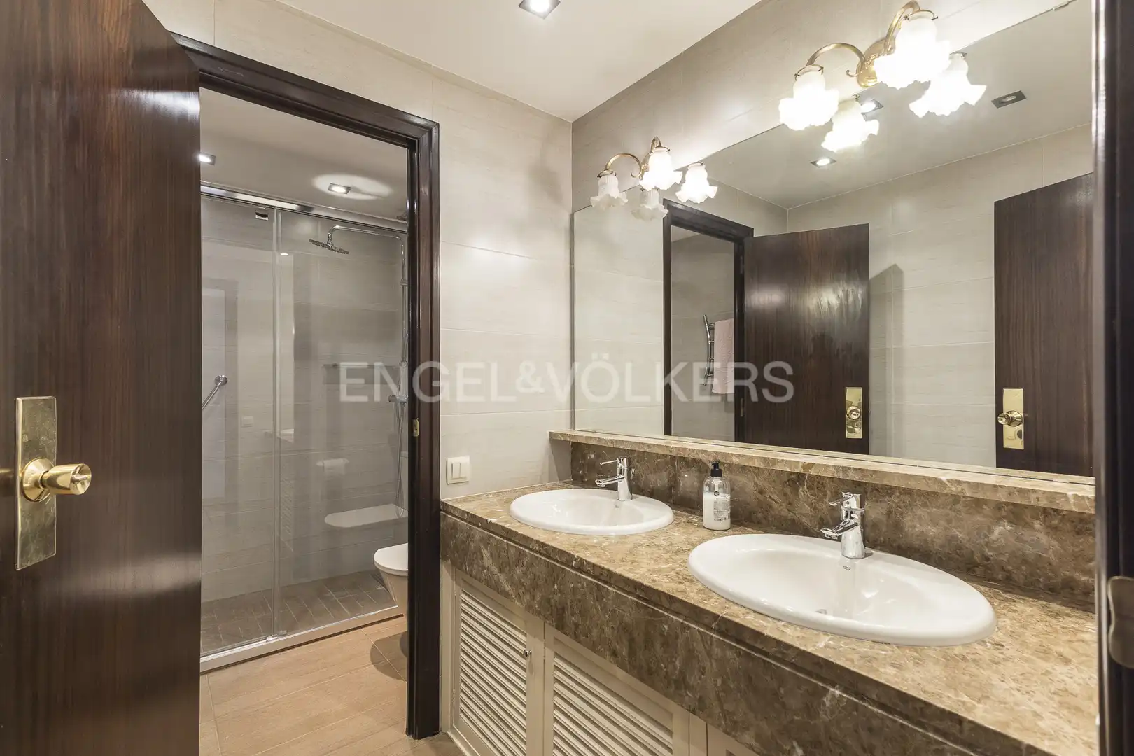 Bathroom of Flat for sale in Barcelona  with Air Conditioner, Heating and Private garden