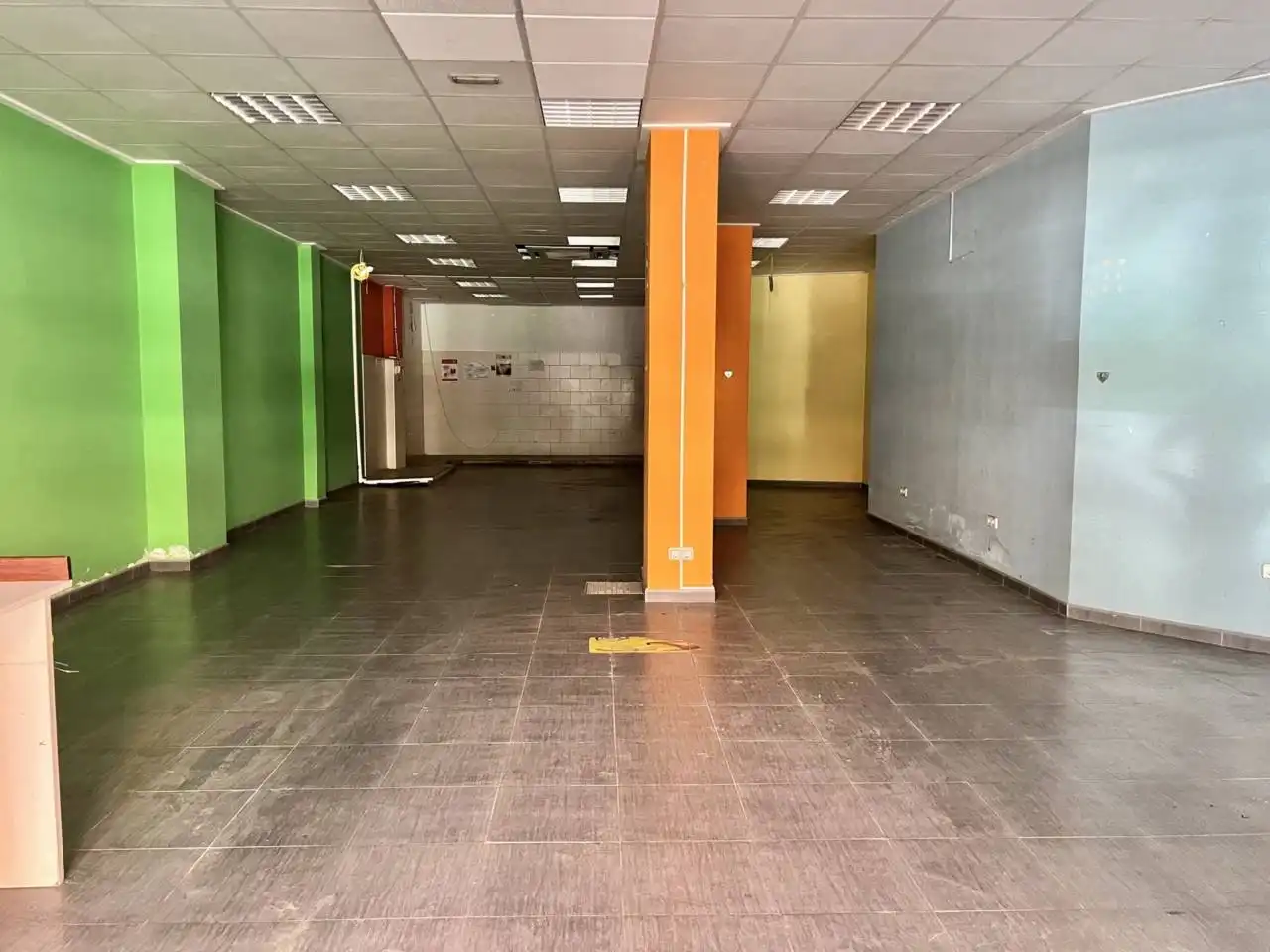 Local comercial en venda a Cosmografo Ramirez