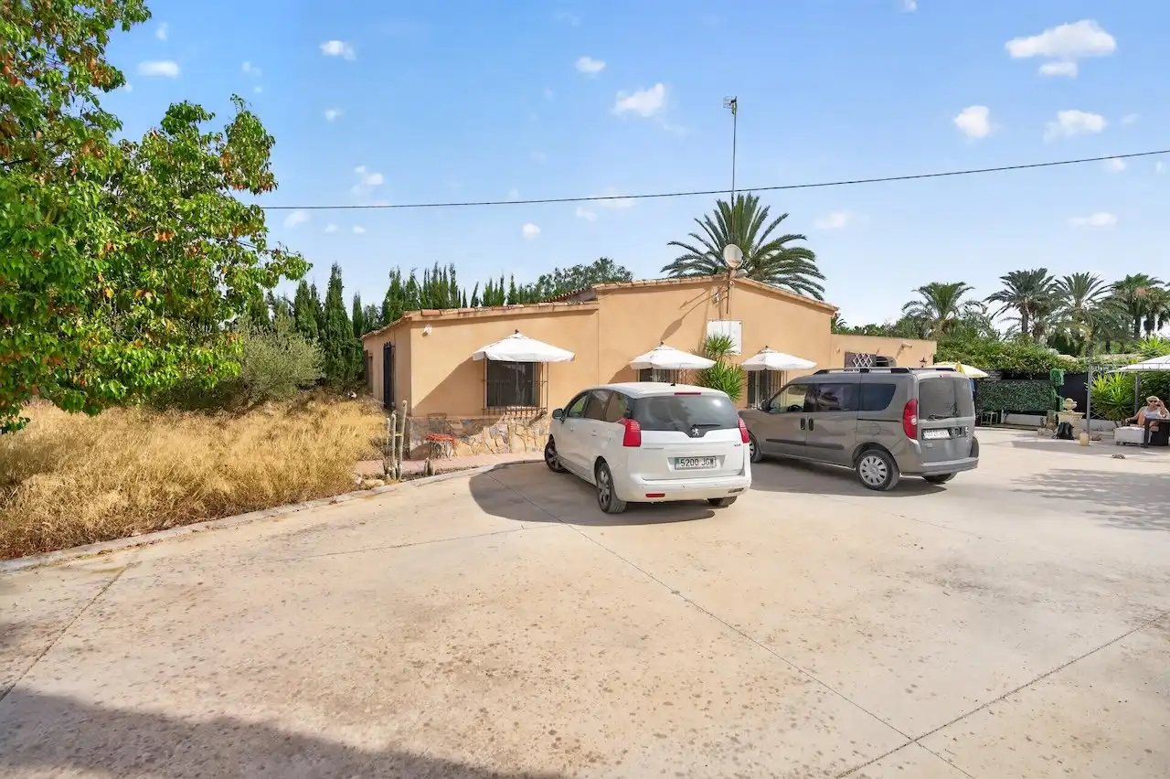 Außenansicht von Haus oder Chalet zum Verkauf in Elche / Elx mit Heizung, Privatgarten und Terrasse