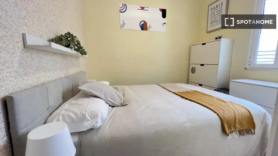Habitación de Piso de alquiler en Madrid con Aire acondicionado, Calefacción y Amueblado