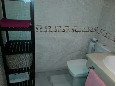 Bathroom of Flat for rent in Algeciras  with Air Conditioner and Furnished