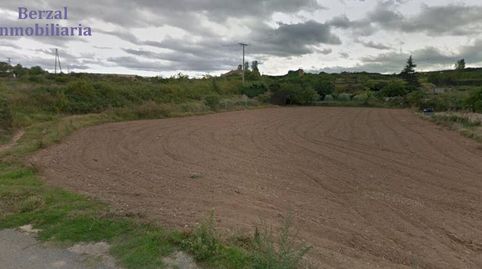 Finca en Entrena, a doscientos metros del casco urbano.