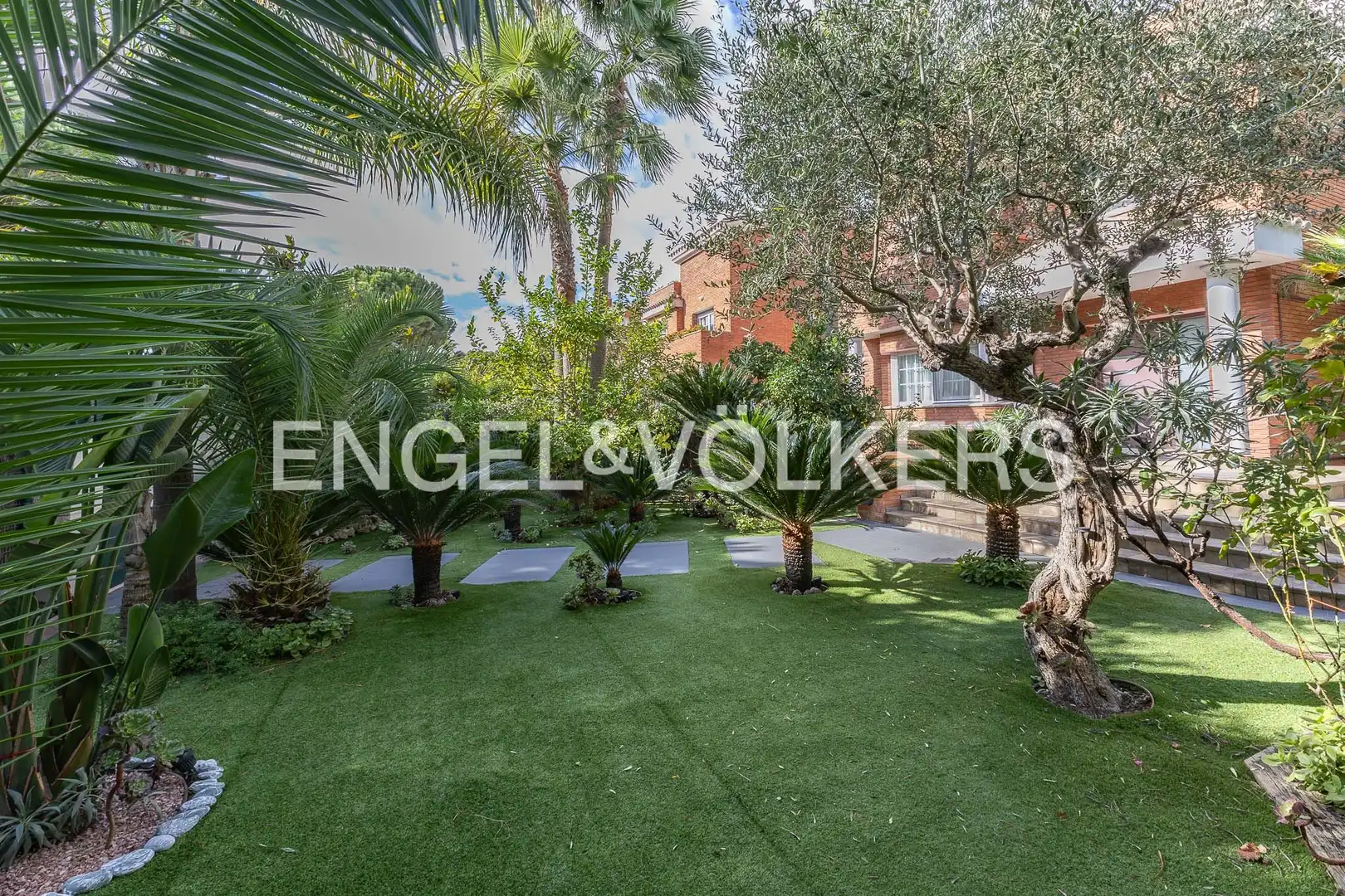 Vista exterior de Casa o xalet de lloguer en Gavà amb Aire condicionat, Calefacció i Jardí privat