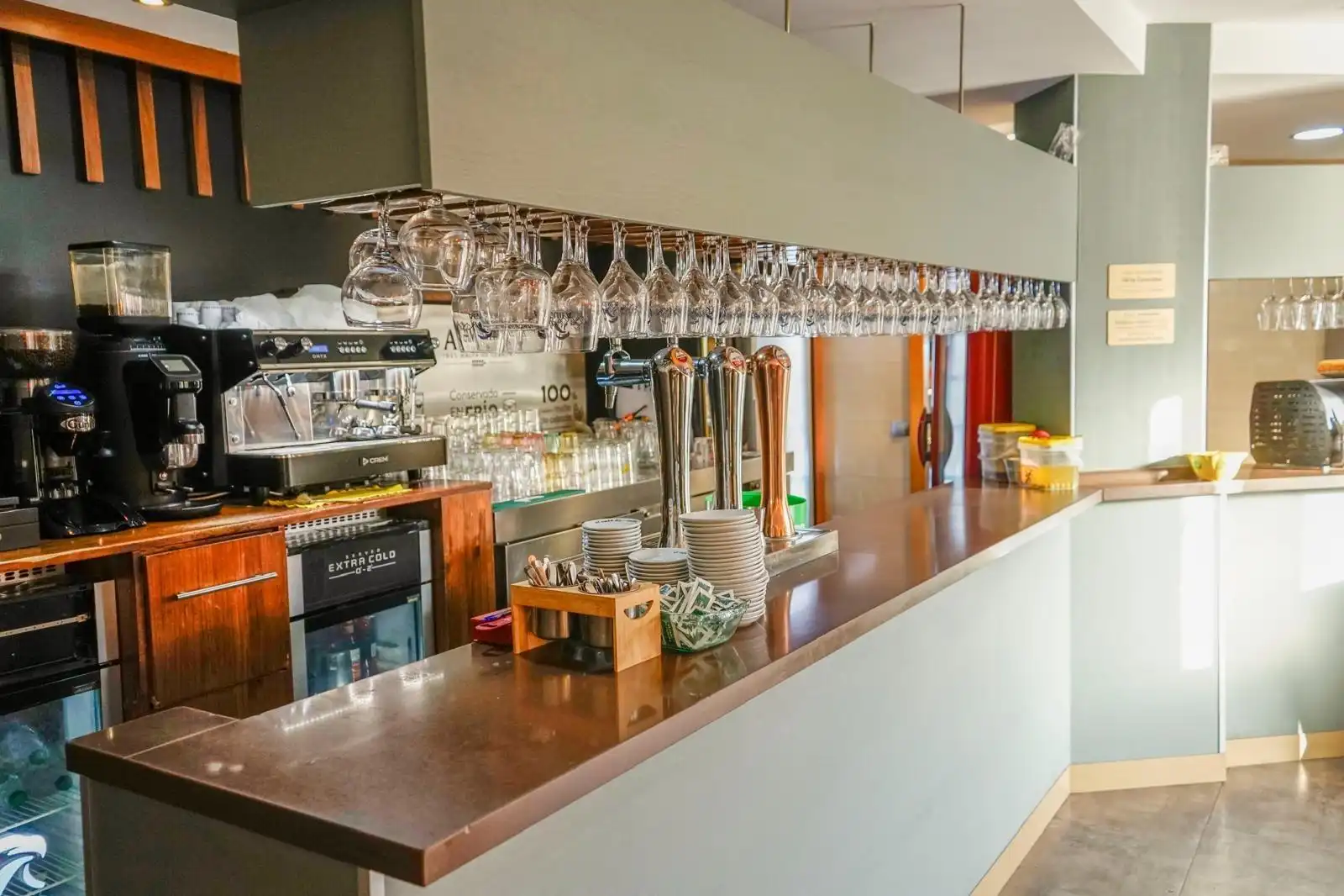 Commercial properties for rent in  Valencia Capital  with Air Conditioner