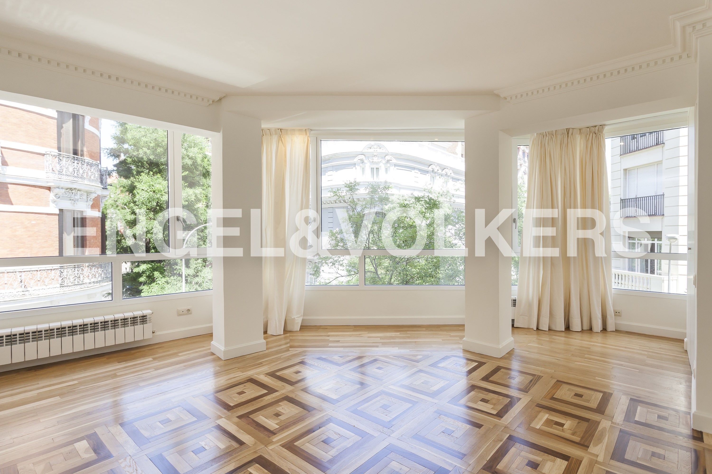Living room of Apartment to rent in  Madrid Capital  with Air Conditioner, Heating and Parquet flooring