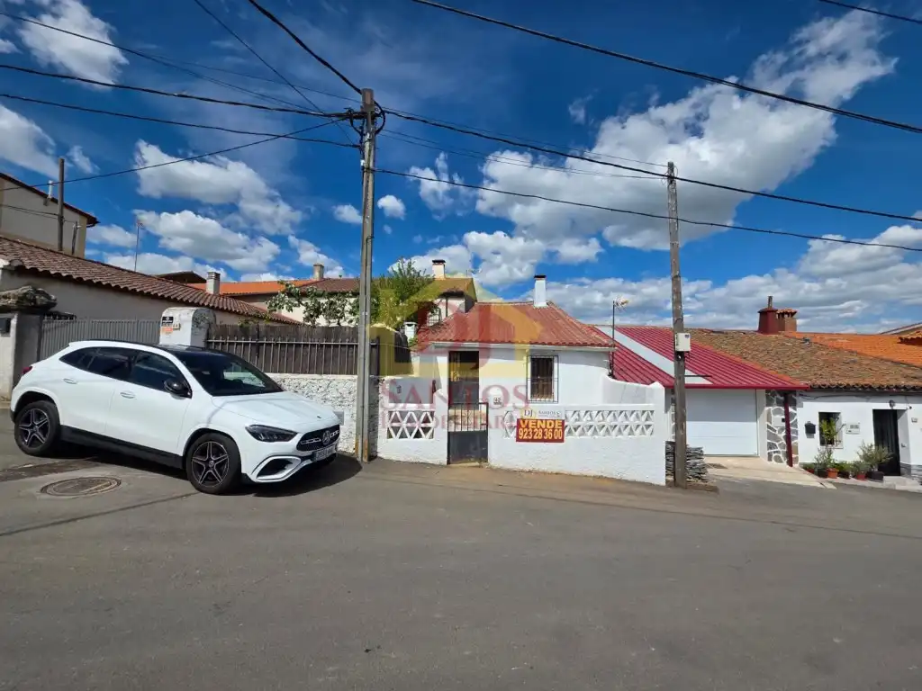 Vista exterior de Casa o chalet en venta en Las Veguillas  con Jardín privado