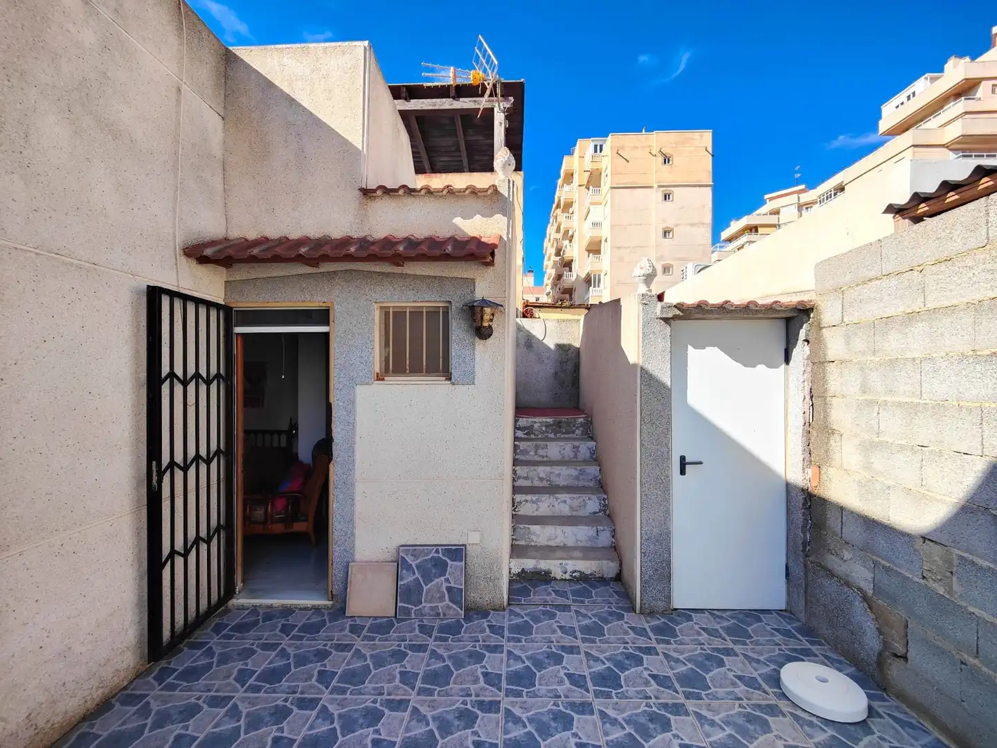 Vista exterior de Casa adosada en venta en Torrevieja con Aire acondicionado, Jardín privado y Terraza