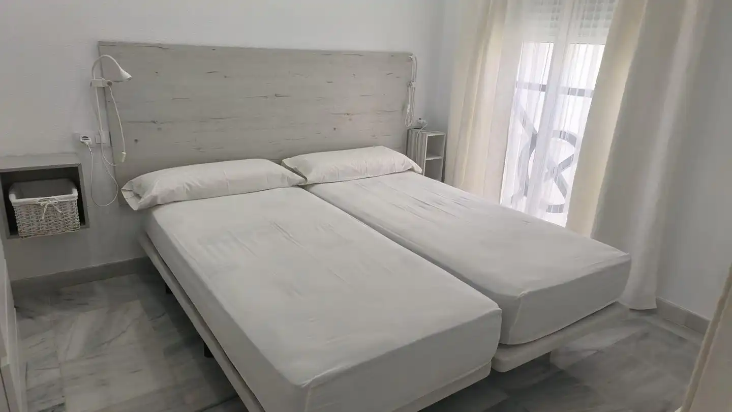 Dormitori de Apartament de lloguer en Jerez de la Frontera amb Aire condicionat i Moblat