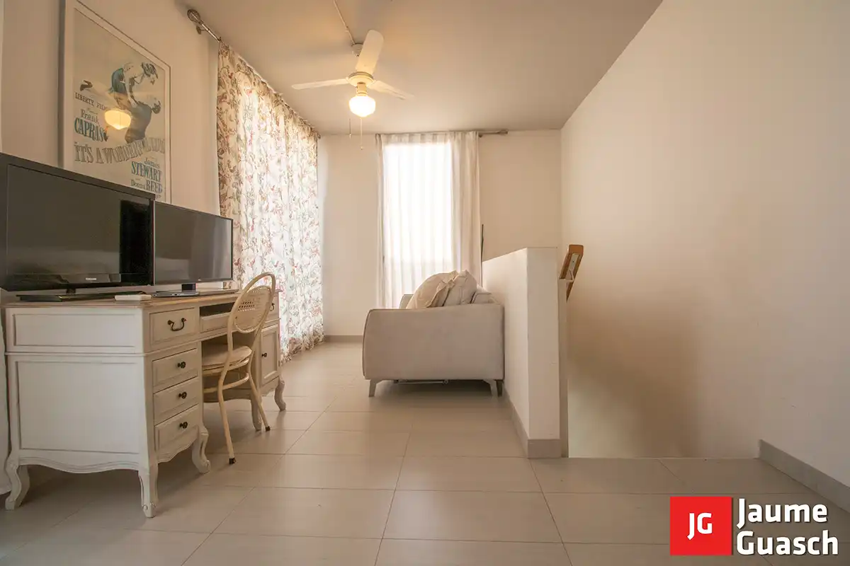 Schlafzimmer von Dachboden zum Verkauf in Torredembarra mit Klimaanlage, Heizung und Terrasse