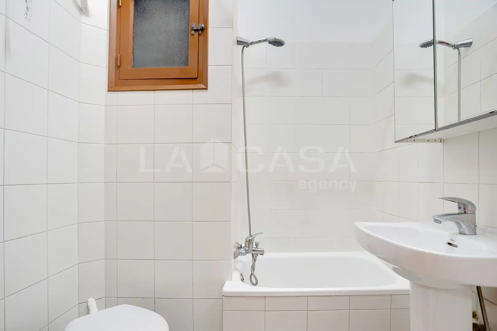Badezimmer von Wohnung zum Verkauf in Barcelona mit Balkon
