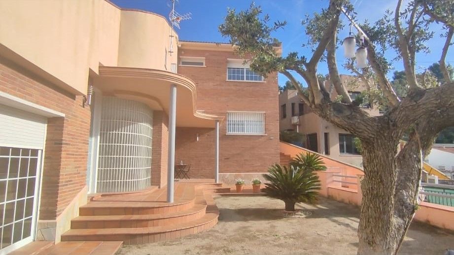 Vista exterior de Casa o chalet en venta en Vallirana con Calefacción, Jardín privado y Terraza