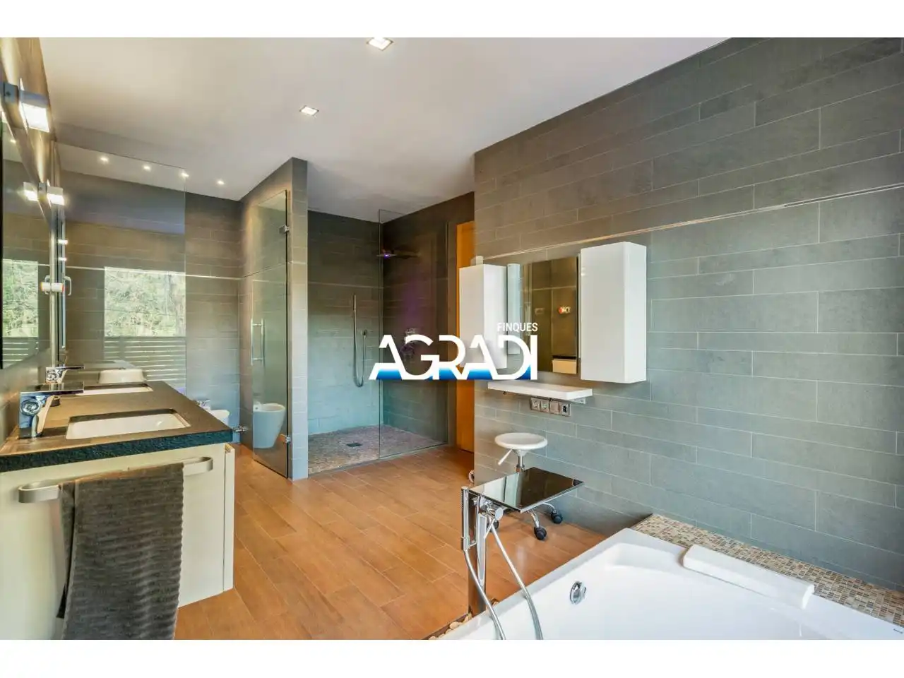 Bathroom of Houses for sale in Les Franqueses del Vallès  with Air Conditioner, Heating and Private garden