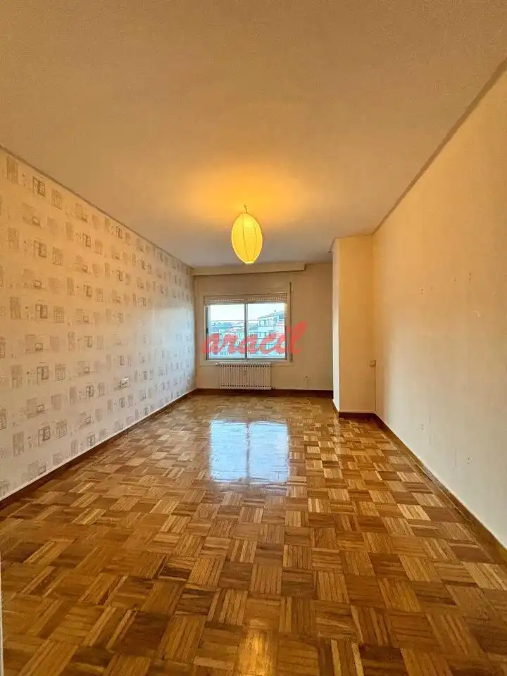 Schlafzimmer von Wohnung zur Miete in Ourense Capital  mit Heizung und Terrasse