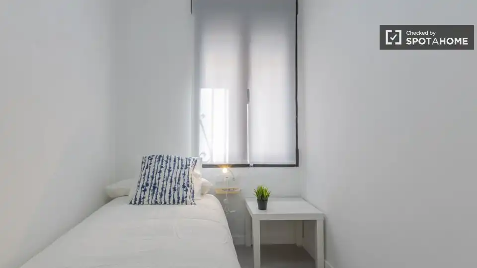 Schlafzimmer von Wohnung zur Miete in Valencia mit Klimaanlage, Heizung und Möbliert
