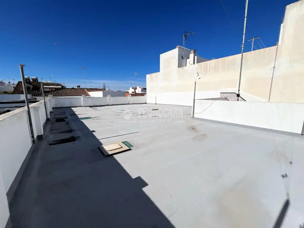 Exterior view of Detached homes for sale in San Fernando  with Air Conditioner, Balcony and Alarm