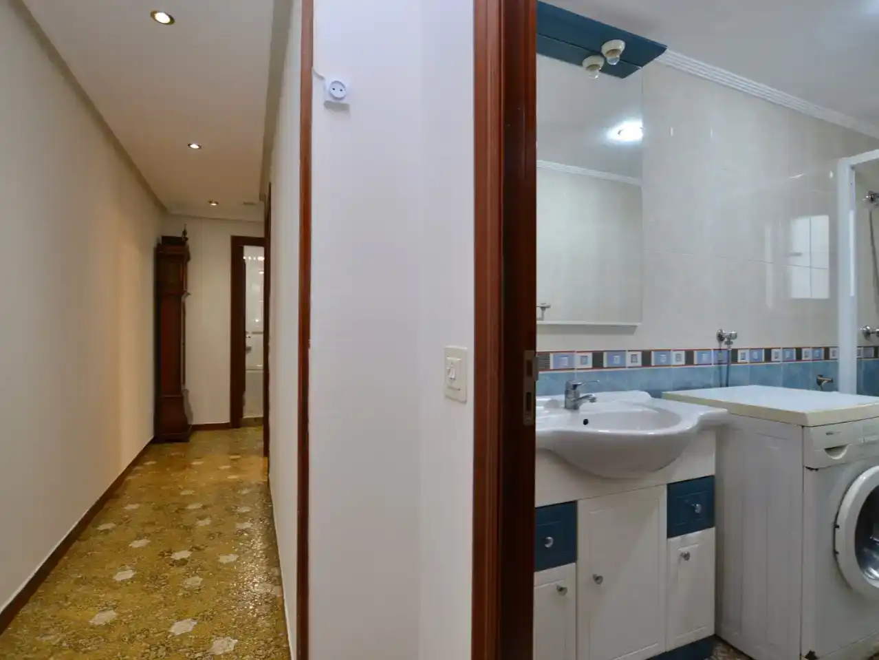 Bany de Àtic en venda en Oviedo  amb Parquet, Traster i Moblat