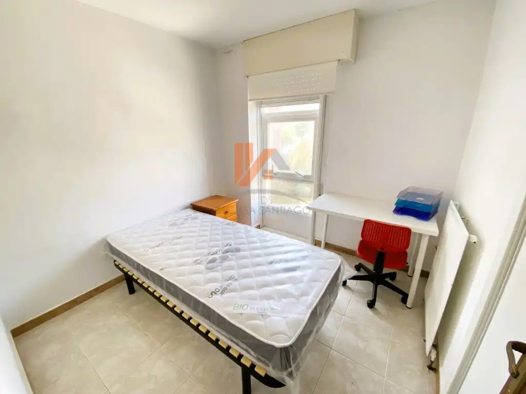 Bedroom of Flat for rent in Santiago de Compostela   with Furnished