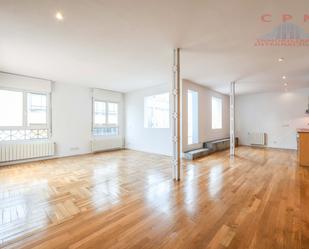 Living room of Attic to rent in  Madrid Capital  with Air Conditioner, Heating and Parquet flooring