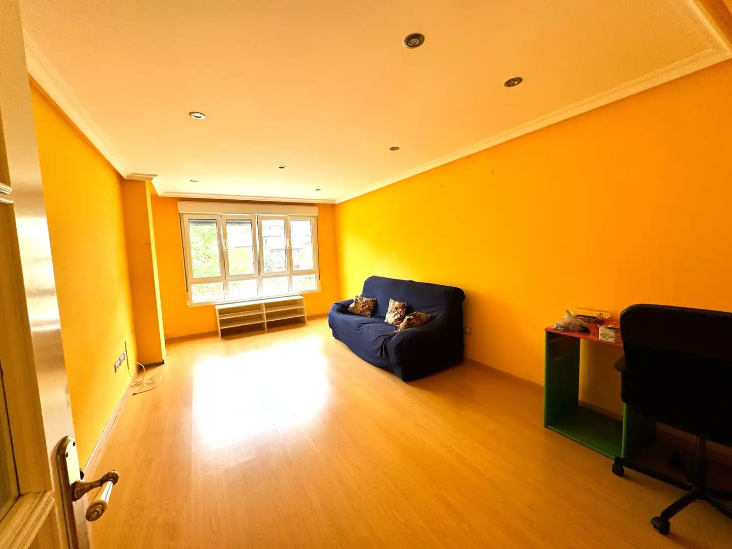 Sala d'estar de Pis en venda en Mieres (Asturias) amb Calefacció, Parquet i Traster
