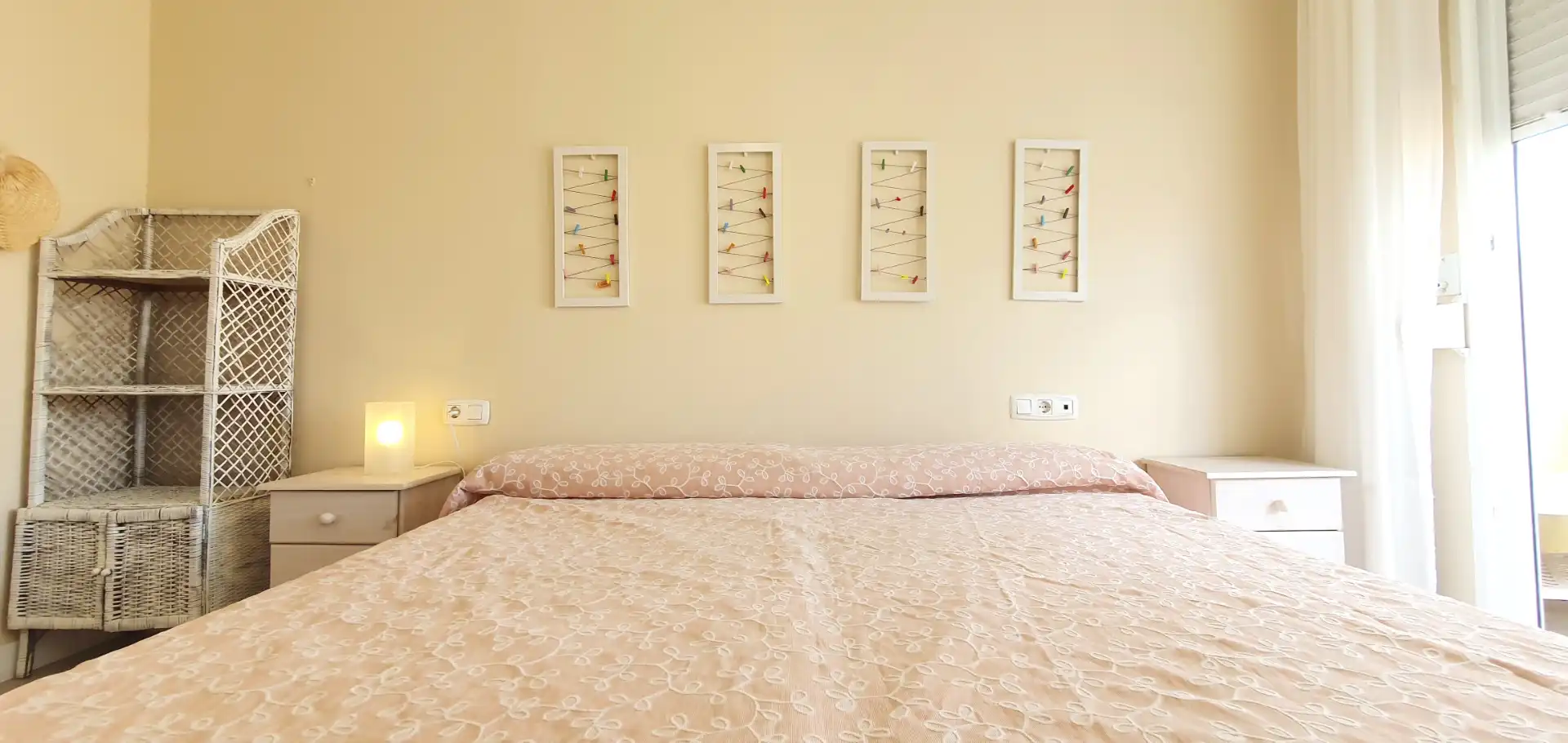 Habitación de Apartamento de alquiler en Dénia con Aire acondicionado, Calefacción y Terraza