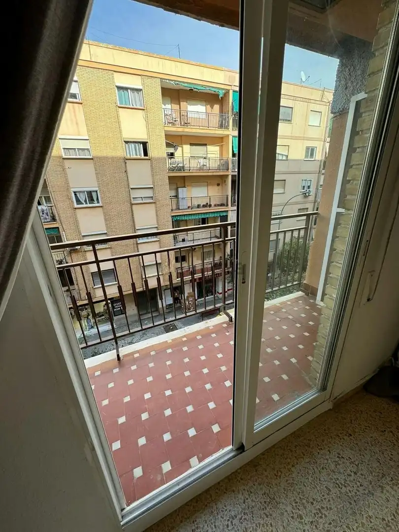 Terraza de Piso para compartir en Valencia con Lavadora