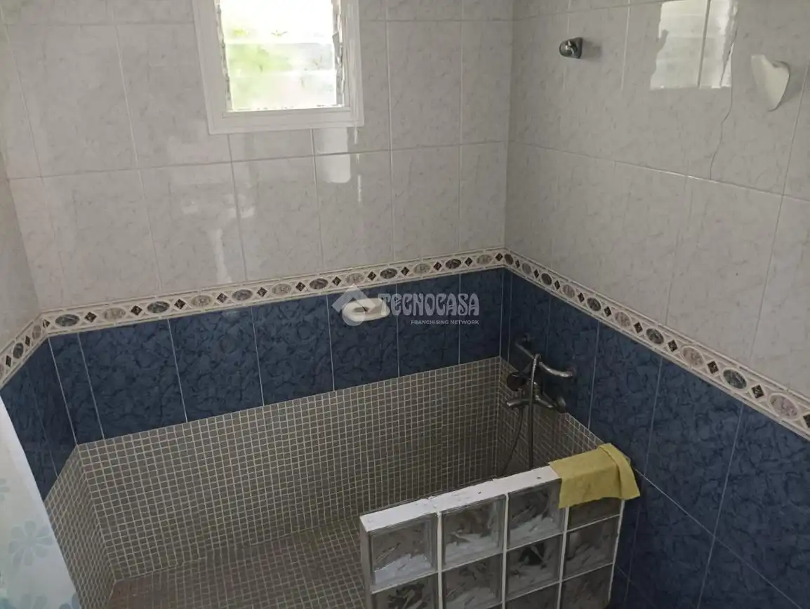 Bathroom of Houses for sale in Arahal