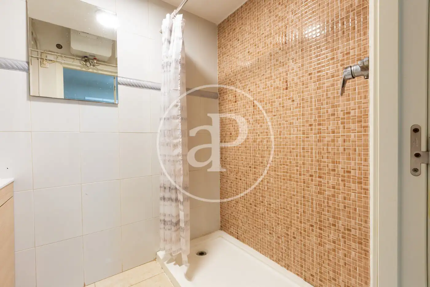 Baño de Piso en venta en Valencia con Calefacción y Balcón