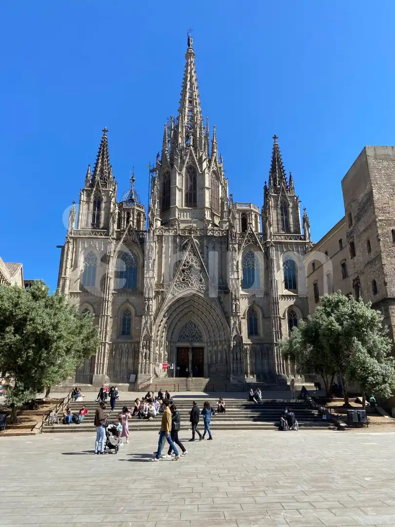 Vista exterior de Edifici en venda en Barcelona
