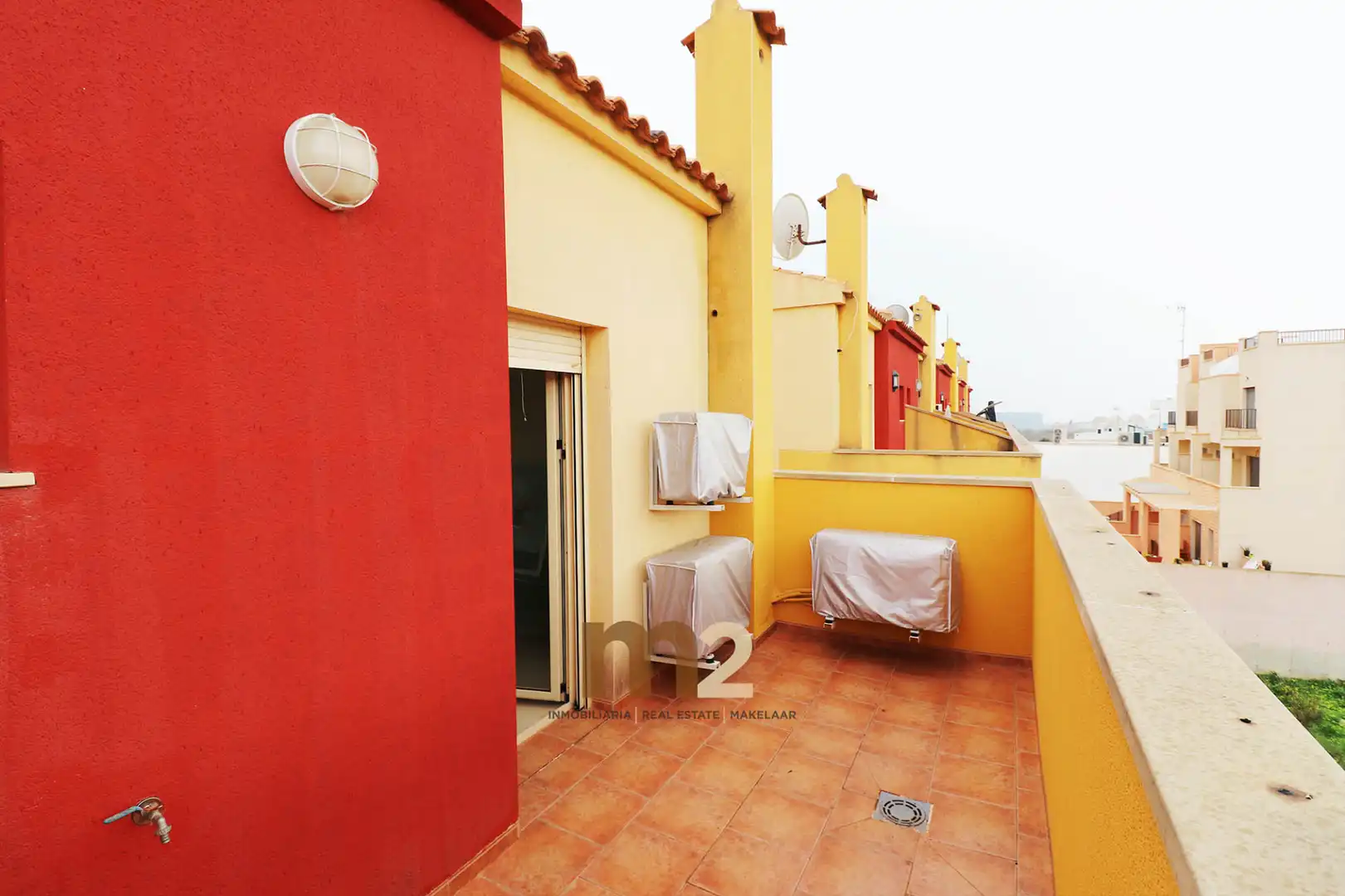 Vista exterior de Casa o xalet en venda en Guardamar del Segura amb Aire condicionat, Terrassa i Moblat