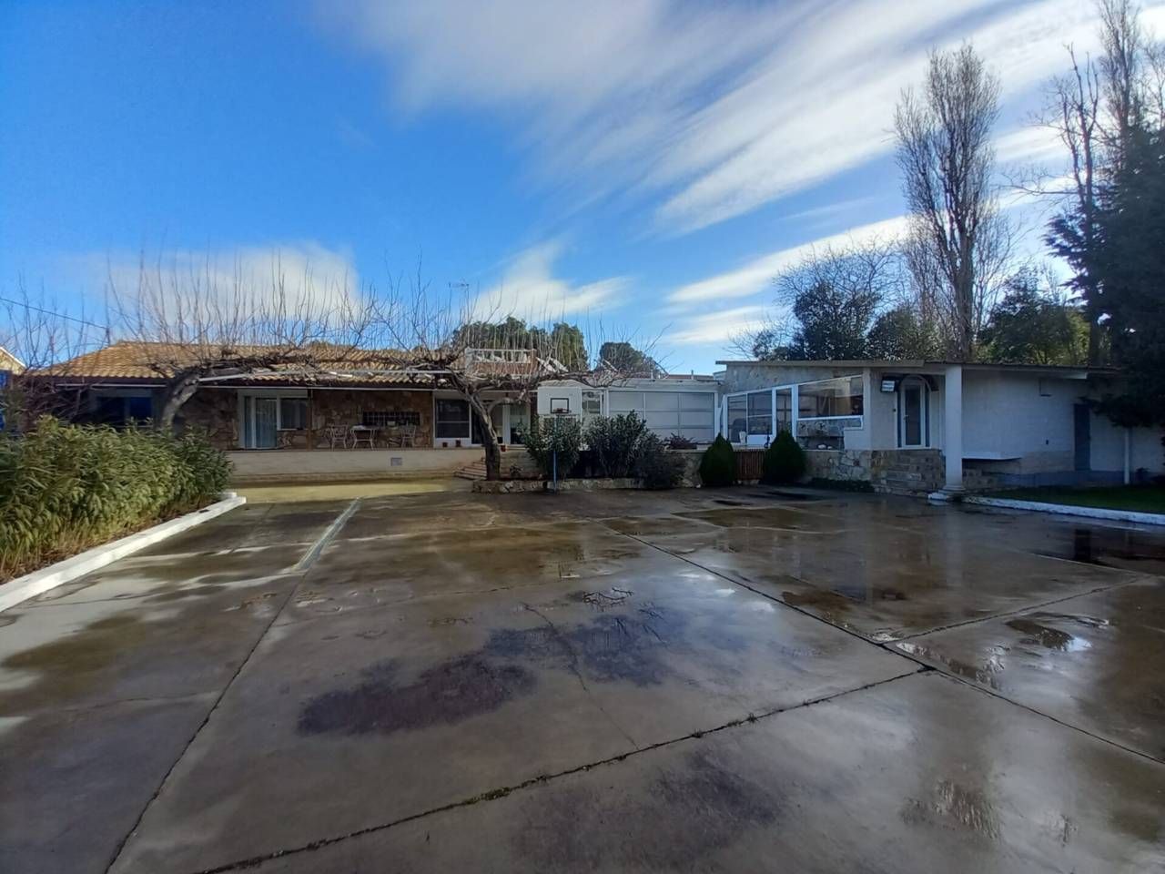 Vista exterior de Casa o xalet en venda en Sariñena amb Jardí privat i Piscina