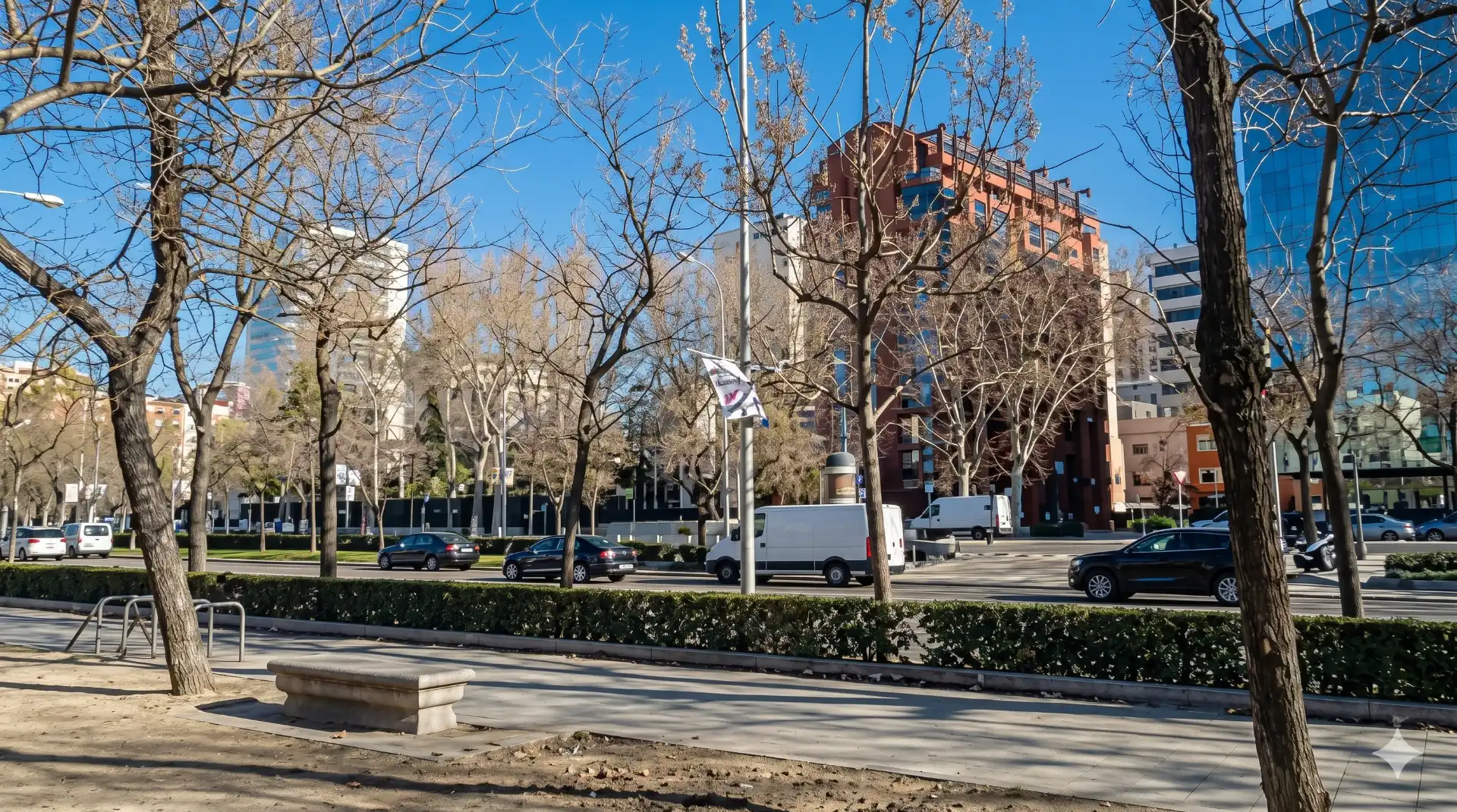 Vista exterior de Edifici en venda en Madrid