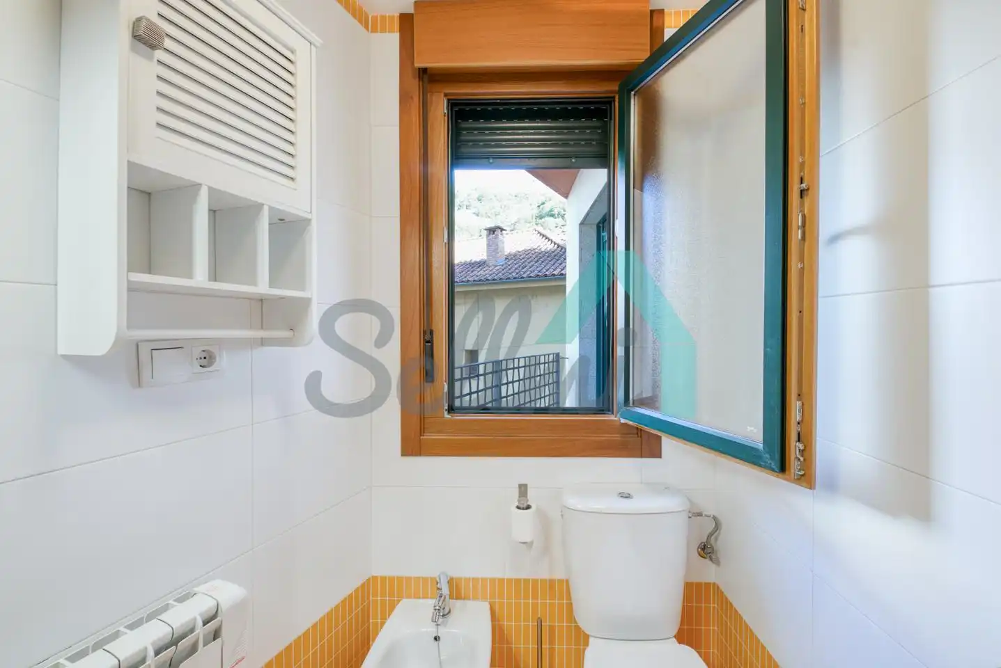 Baño de Planta baja en venta en Aller con Calefacción, Terraza y Amueblado