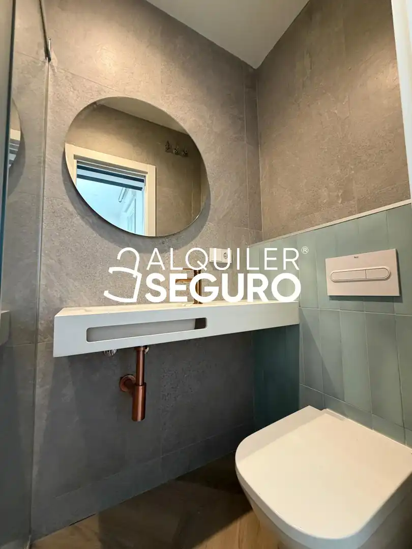 Baño de Piso de alquiler en Madrid con Aire acondicionado, Calefacción y Amueblado