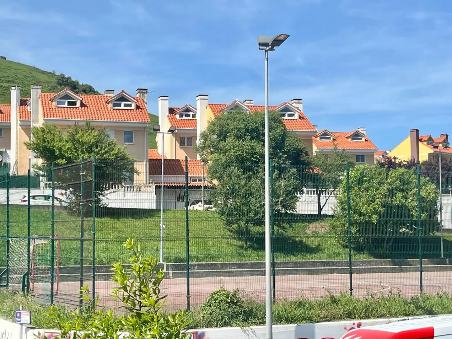 Vista exterior de Dúplex en venda en Piélagos amb Calefacció, Piscina i Piscina comunitària