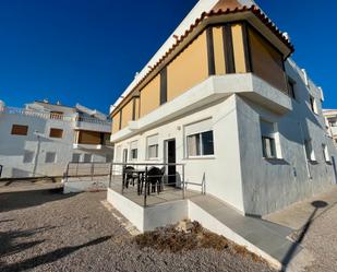 Vista exterior de Apartament en venda en Alcalà de Xivert amb Jardí privat, Terrassa i Piscina