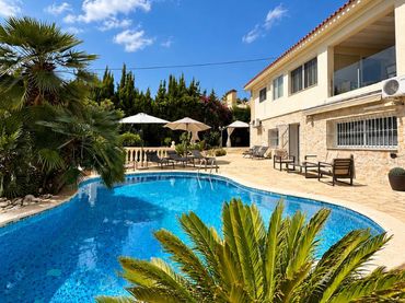 Casa amb piscina en venda a Urbanización Ortenbach