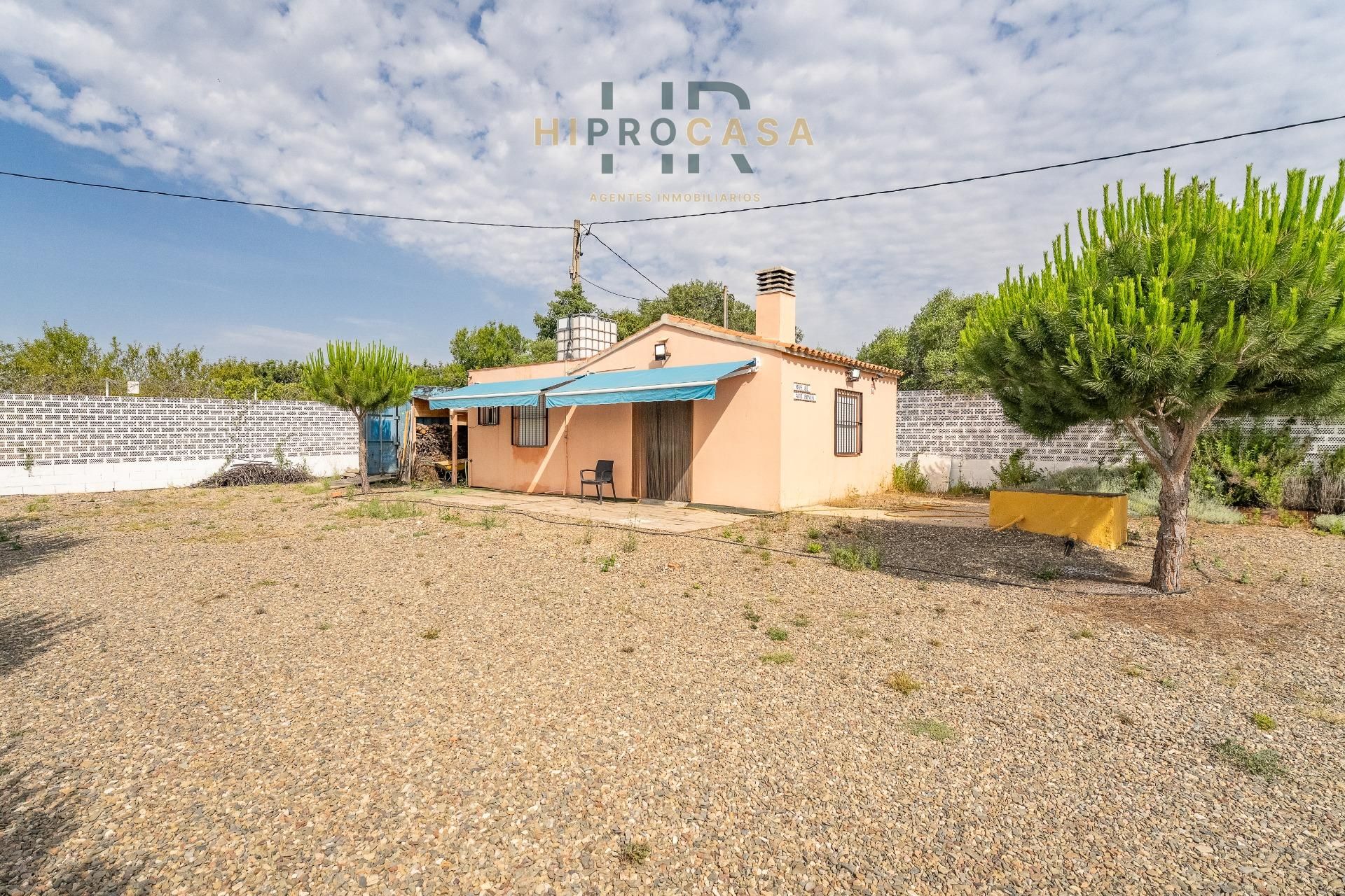 Vista exterior de Finca rústica en venda en Montbrió del Camp amb Jardí privat, Terrassa i Traster
